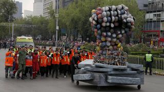 México rinde tributo a víctimas del terremoto en desfile por el Día de Muertos [FOTOS]