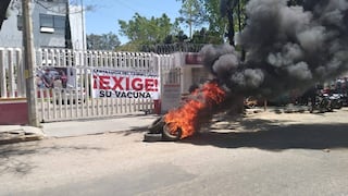 México: Cancelan jornada de vacunación contra el COVID-19 en Oaxaca y termina en batalla campal