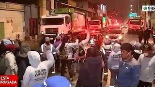 Trabajadores de limpieza impidieron que camiones recojan basura como protesta en el Callao [VIDEO]