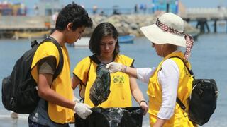 Cien jóvenes realizaron limpieza en playas de Agua Dulce y Pescadores [FOTOS]