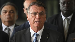 Brasil: Jair Bolsonaro reaparece en público en un acto militar, pero permanece en silencio