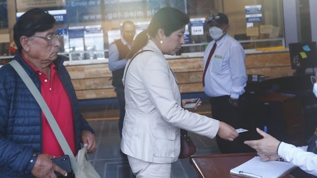 Betssy Chávez ataca a fiscal de la Nación a las afueras de la Diroes