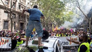 Taxistas de Barcelona y Madrid se declaran en huelga contra Uber y Cabify