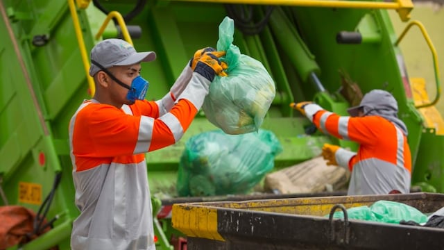 ¿Cómo ayudar a prevenir daños en la salud de los trabajadores de limpieza pública?
