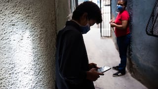 Buscar internet en la calle: La educación a distancia en Venezuela [FOTOS] 