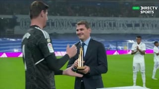Premio en casa: Thibaut Courtois, con el Trofeo Lev Yashin en el Bernabéu 