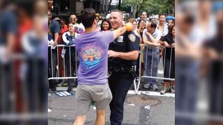 Muere de cáncer el policía que se hizo famoso por apoyar con su baile a la comunidad gay