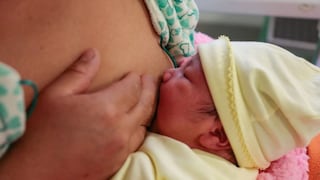 Ministerio de Salud: “La lactancia materna debe continuar así la madre tenga COVID-19”