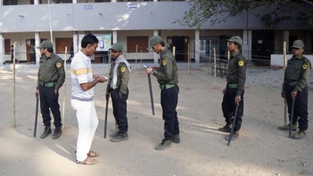 Enfrentamientos deja varios muertos en jornada electoral en Bangladés