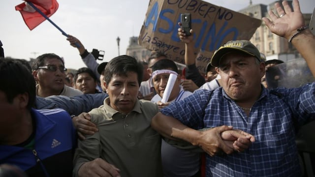 Maestros en huelga marchan en calles del Centro de Lima [VIDEO]