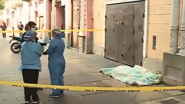 Mujer muere en el Centro de Lima tras haber sido acuchillada | VIDEO