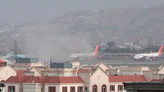 Más de 60 muertos tras el doble atentado en el aeropuerto de Kabul