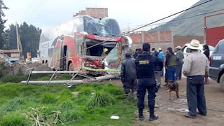 Cusco: Bus choca con vivienda y poste de alumbrado en Año Nuevo | FOTOS