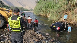 Una joven muere tras caer su auto al río Lurín