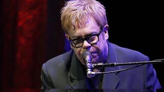 Elton John fue internado de emergencia