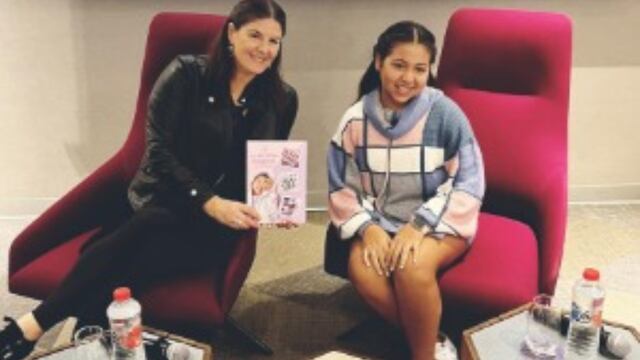 La pequeña repostera Valentina Montoya presenta su primer libro de recetas para niños
