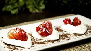 San Valentín: sorprende a tu pareja con estos deliciosos merengues de corazón [VIDEO]