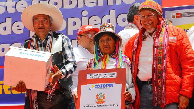 Ministerio de Vivienda entrega más de 2600 títulos de propiedad en Cusco