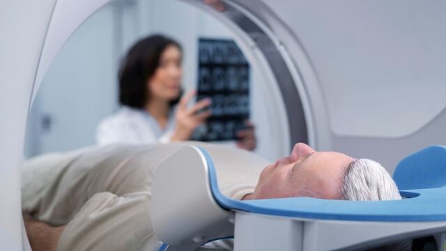 Ambientes inadecuados en hospitales retrasan instalación de nuevos equipos contra el cáncer