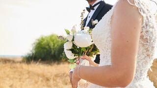 Vestido de novia hecho con papel higiénico dejó ‘enamoradas’ a miles de mujeres