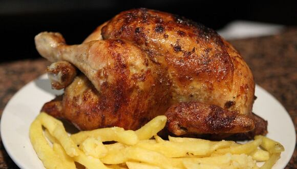El  pollo a la brasa es un plato bandera de nuestro país . (Foto: Andina)