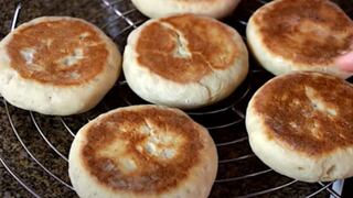 Cuarentena útil: ¿Cómo preparar pan con dos ingredientes y sin horno? | VIDEO