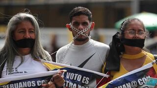 Venezolanos protestan en el frontis de su embajada en Lima por “obstáculos impuestos” para poder votar