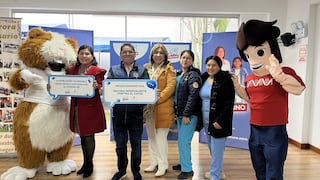 Carlos Álvarez, Miguel Barraza y Bettina Oneto se unen a jornada de vacunación para adultos mayores