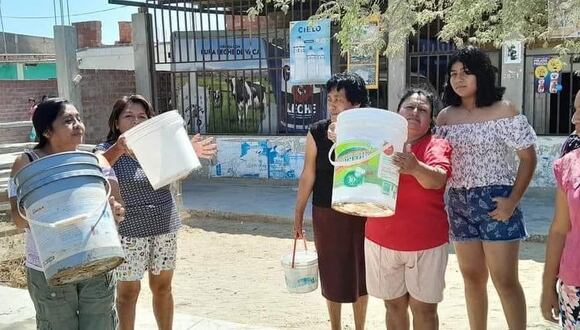 Vecinos tiene que pagar para que les llenen los baldes con agua no potable. (Foto: Difusión)
