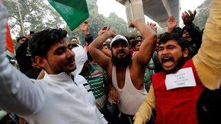 India: Brutales protestas contra ley de ciudadanía que excluye a migrantes musulmanes dejan 4 muertos 