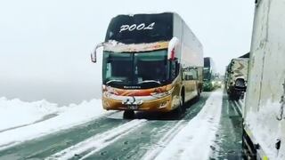 Exhortan a transportistas a conducir con precaución tras fuerte nevada en Carretera Central [VIDEO]