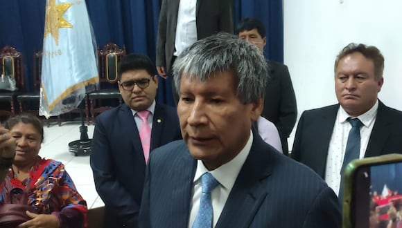 Su abogado Humberto Abanto dijo a los periodistas a su llegada al Palacio Legislativo que su patrocinado “tiene que respetar la reserva de la investigación”.