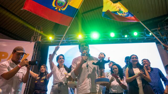 Siguen los crímenes en Ecuador: Otro candidato presidencial denuncia tiroteo frente a su familia