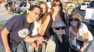 Anciana de 101 años establece récord Guinness por volar en parapente