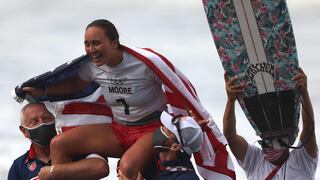Carissa Moore se convirtió en la primera campeona olímpica de surf en Tokio 2020