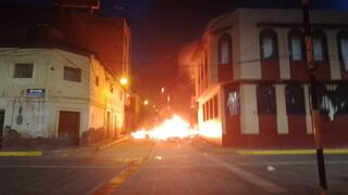 Protestas en Puno: Vándalos incendian sede judicial y comisaría en Juli