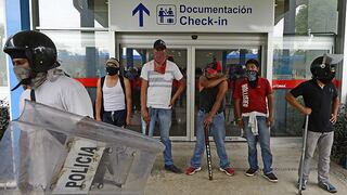 México: Manifestantes bloquearon entrada a aeropuerto de Acapulco