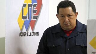 Hugo Chávez sigue bajo “duros tratamientos”