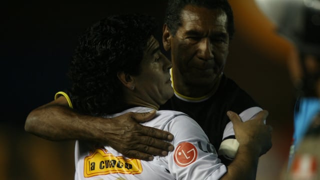 Julio Meléndez: “Maradona nació con la pelota y lo demostró”