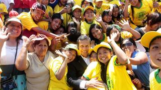 FOTOS: Ollanta Humala celebra repunte en encuesta con baño de popularidad