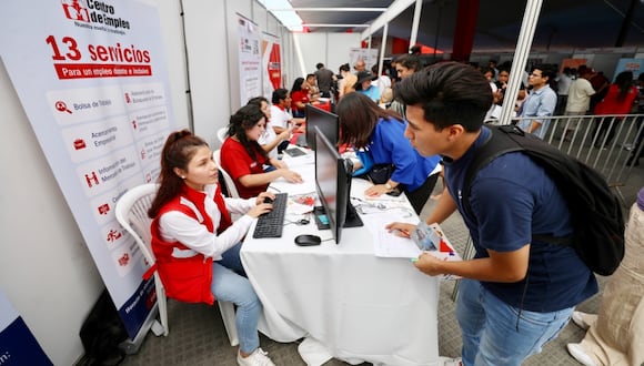 MTPE: Más de 800 personas firman contratos de trabajo gracias a convocatorias del Centro de Empleo. (Foto: Gobierno del Perú)