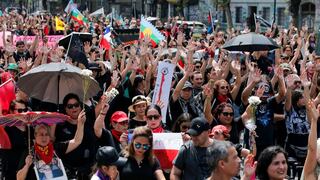 Miles de personas protestan de negro y en silencio en la ‘Marcha por la represión’ en Chile [FOTOS]
