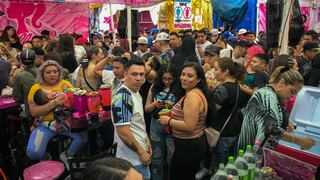 Sin mascarillas ni distancia: así son las fiestas en el barrio mexicano de Tepito