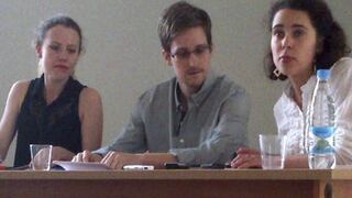 Edward Snowden reaparece y anuncia que pedirá asilo en Rusia