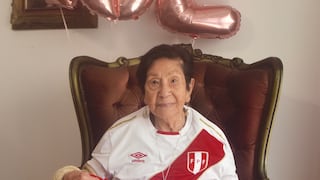 Regina Rázuri Villanueva cumple 102 años alentando a la Selección Peruana