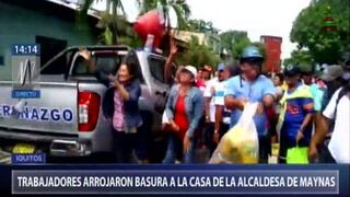 Loreto: trabajadores arrojaron basura en casa de alcaldesa de Maynas exigiendo el pago de sus sueldos