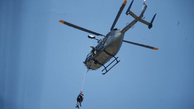 Dramático: Helicóptero rescató a hombre atrapado en incendio en Jr. Áncash