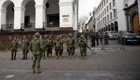 Las ciudades de Ecuador están resguardadas por militares y policías ante ola de violencia. (Foto: STRINGER / AFP)