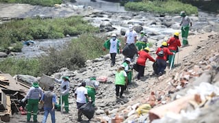 Trabajadores de limpieza retiran basura y desmonte del cauce del río Rímac [FOTOS]