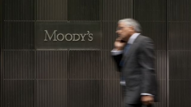 Moody's evalúa reducir nota de EEUU